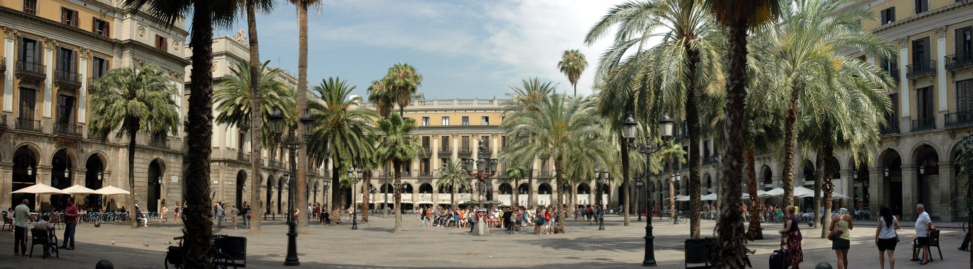 Barcelona Placa Reial - Josep Renalias (CC BY SA 3.0)