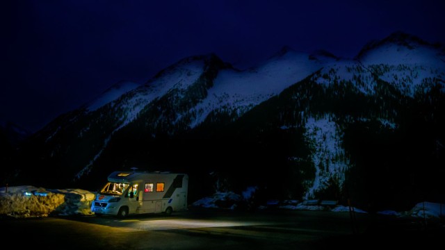 Spaceships Lux Motorhome CF14 1200 edited2