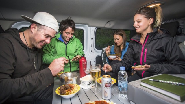 Voyager Dining 1201